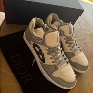 B57 Low-Top Sneaker